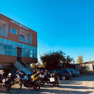 Pensjonat Sarda, Deja's Ford